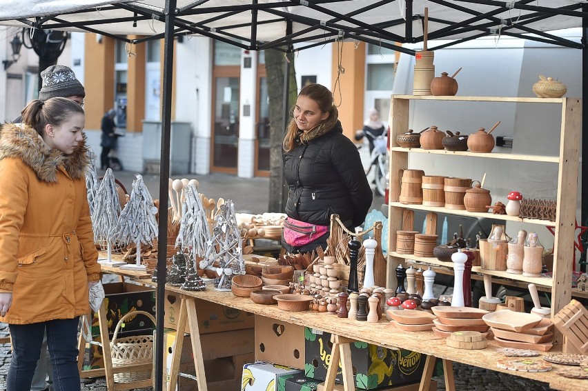 Leszno. Świąteczny jarmark rękodzieła i staroci na rynku [ZDJĘCIA]