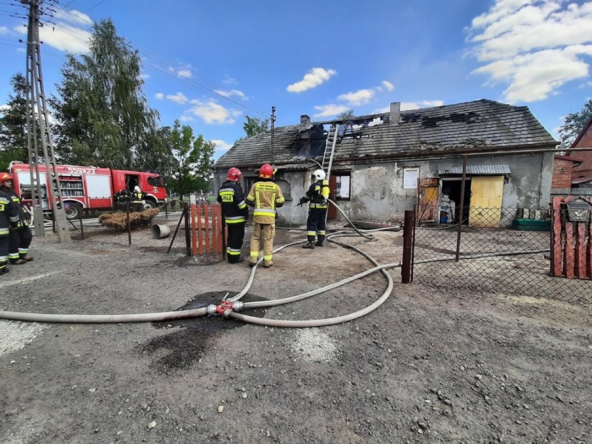 Pożar domu w Skomlinie. Straty oszacowano na 60 tys zł[ZDJĘCIA]