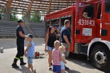 Hajnowscy strażacy spotkali się z dziećmi. Można było obejrzeć sprzęt i wsiąść do wozu