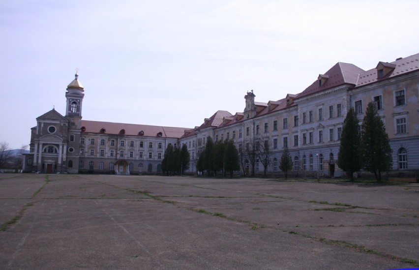 Tuż przy granicy z Polską powstaje jeden z największych ośrodków dla uchodźców oraz schron. Będą się mieścić w dawnej polskiej szkole