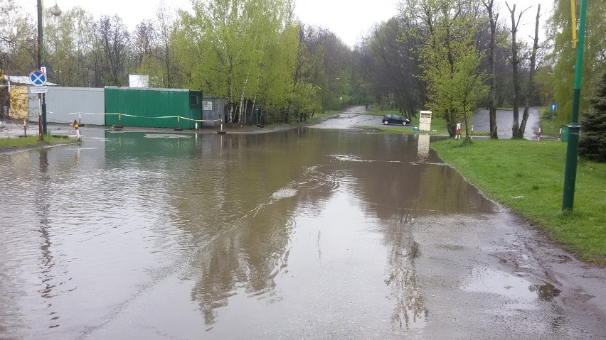 Deszcz w Sosnowcu: zalewisko przy hali w Milowicach [ZDJĘCIA]