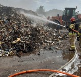 2,5 godziny trwała akcja gaszenia pożaru śmieci w Rybniku-Boguszowicach. Czy to było podpalenie? Zobaczcie zdjęcia z akcji