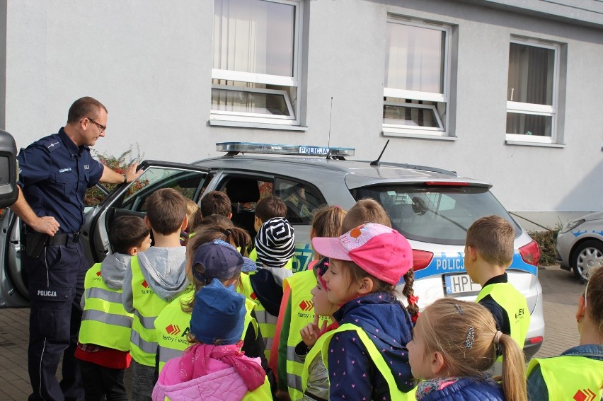 Dzieci z Publicznego Przedszkola nr 3 w Zduńskiej Woli z wizytą u policjantów [zdjęcia]