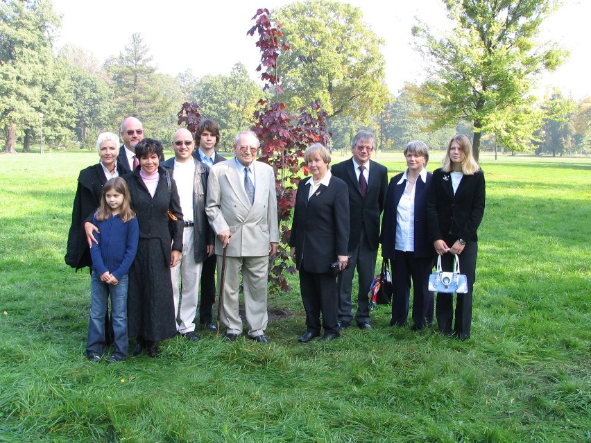 Rodzina Tauernów w parku w Świerklańcu, gdzie zasadziła w...