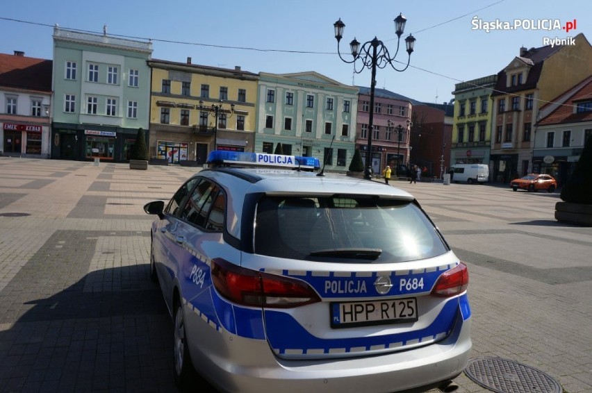 W weekend na ulice Rybnika wyjadą radiowozy z megafonami. Policja kontroluje ulice, place zabaw i parki