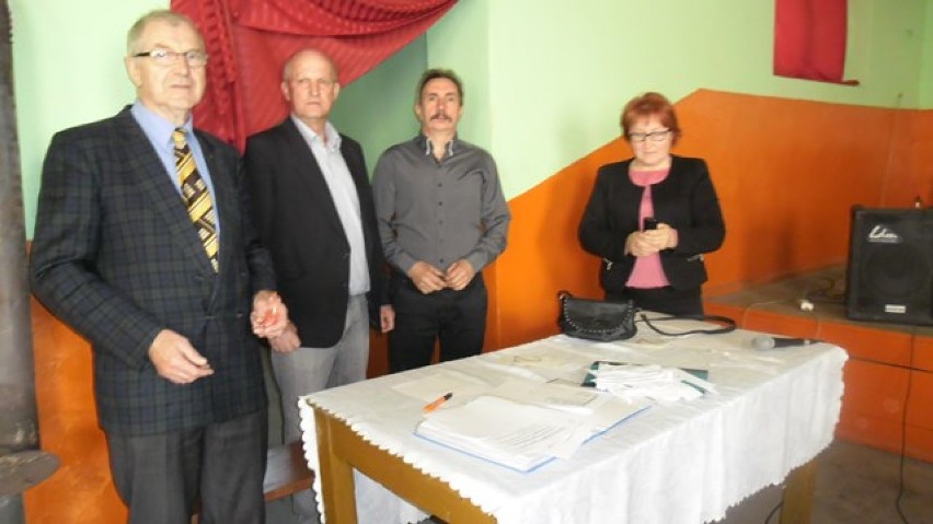 Jury od prawej: Anna Świstacz, Marek Skąpski (sołtys), Józef...