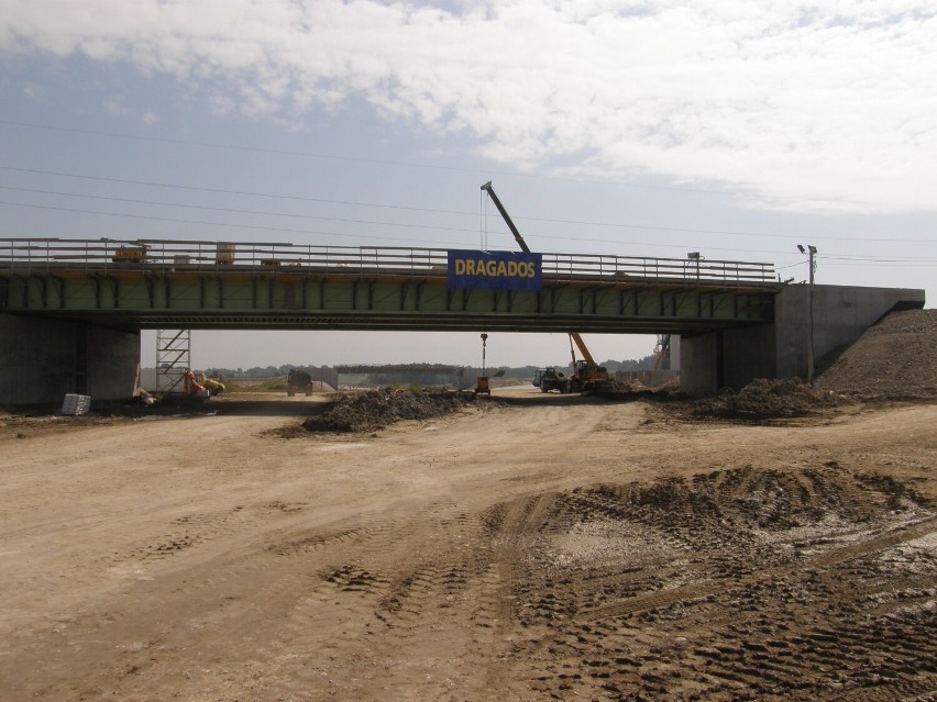 Autostradę A4 między Szarowem i Tarnowem budowano w latach...