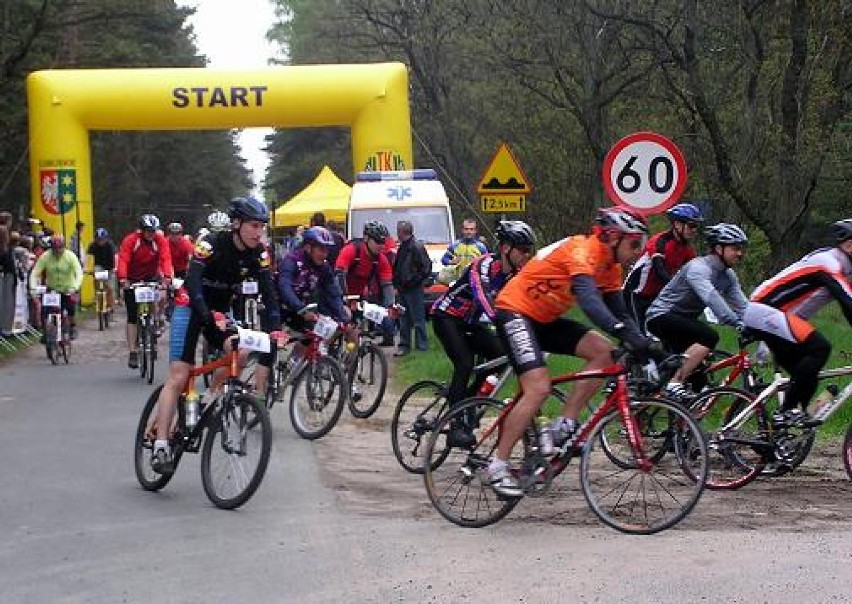 9.05.2010 droga za Starym Kisielinem (trafiliśmy na zawody)