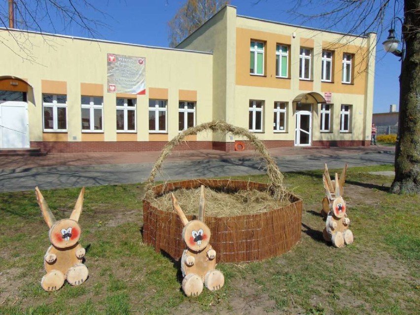 Tłumy na święconkach, tradycja święcenia potraw ciągle żywa (Zdjęcia)