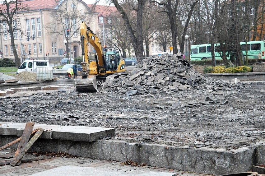Trwają prace nad rewitalizacją Parku Słowiańskiego [FOTO]