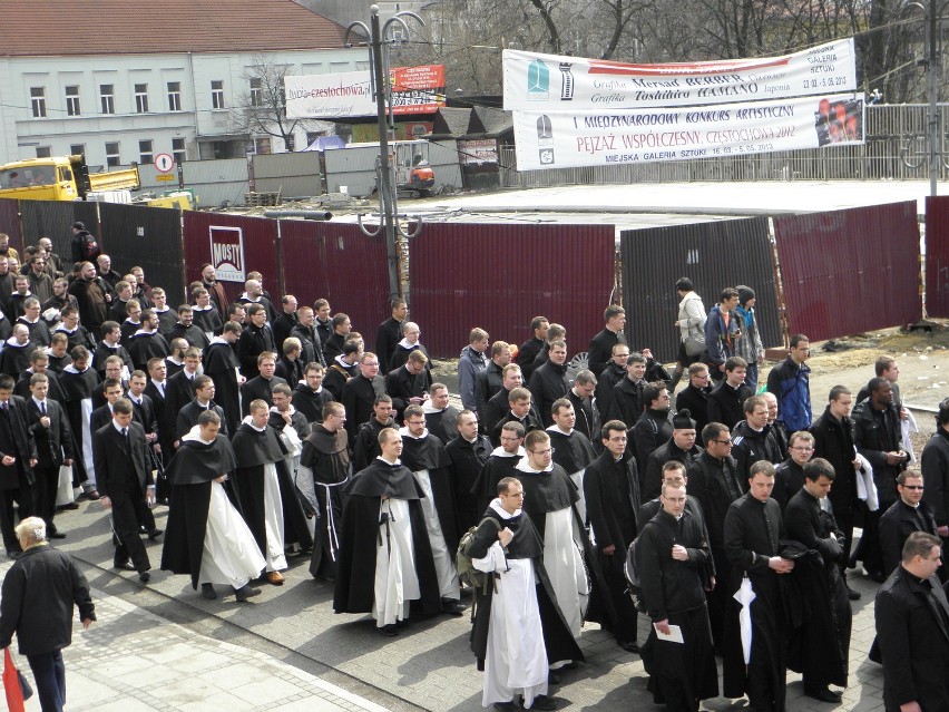 Setki księży i alumnów na ulicach Częstochowy [ZDJĘCIA]