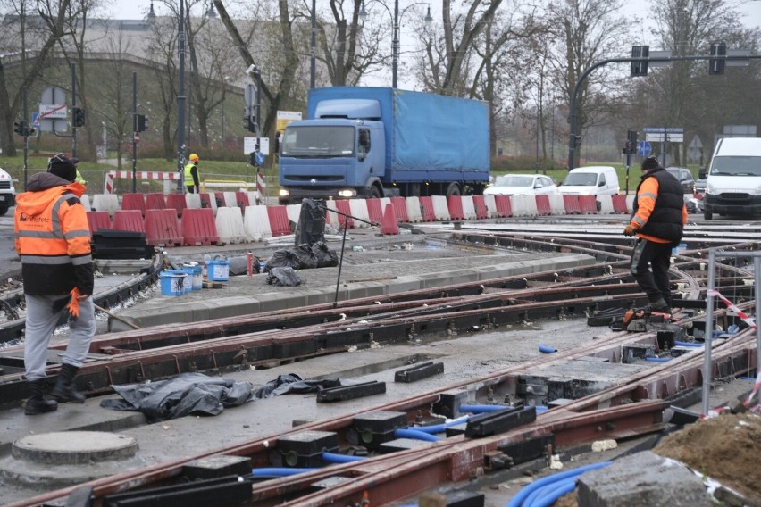 Prace w ciągu ul. Warneńczyka idą w dobrym tempie