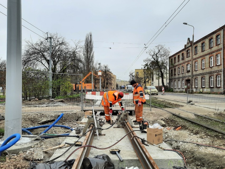 Prace w ciągu ul. Warneńczyka idą w dobrym tempie