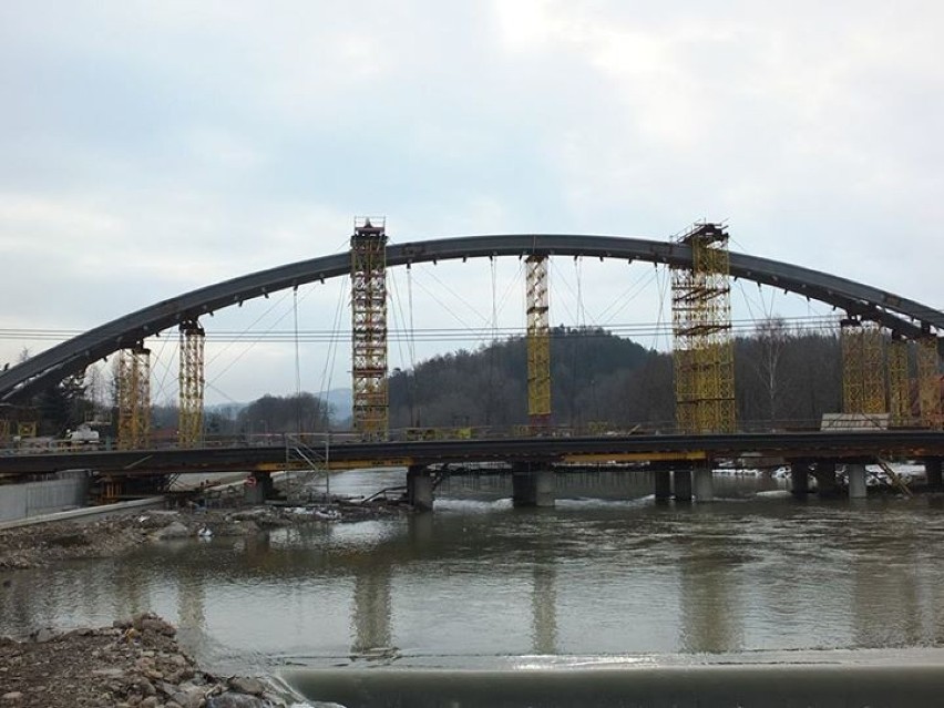Budowa mostu w Żywcu [zdjęcia z 24 lutego, KAMERKA]