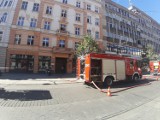 Łódź. Pożar w mieszkaniu w centrum miasta. Kobieta doznała poparzeń twarzy ZDJĘCIA