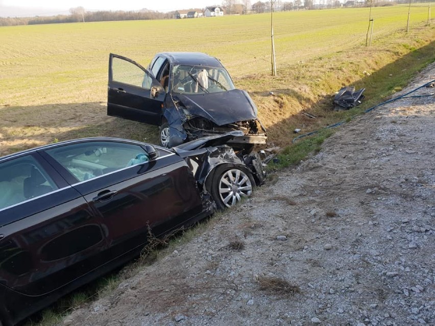 Wypadek w powiecie lipnowskim. 5 osób poszkodowanych, śmigłowiec LPR w akcji [zdjęcia]