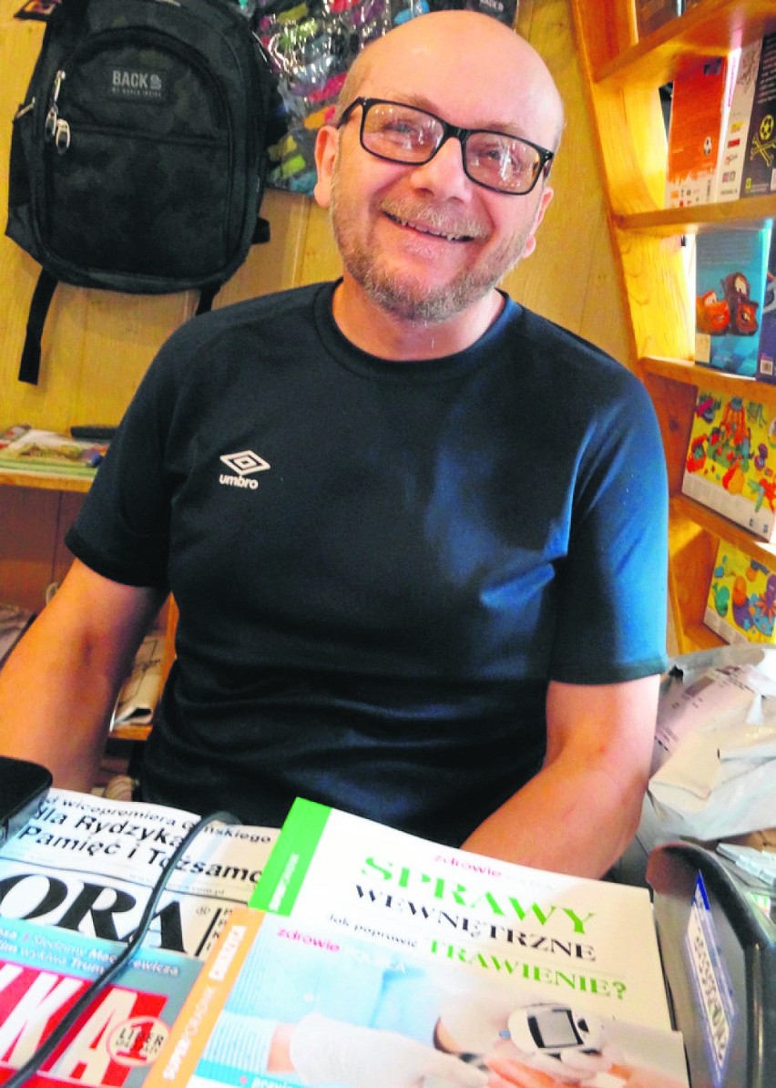 Robert Donal pracuje w księgarni przy ulicy Średniej....