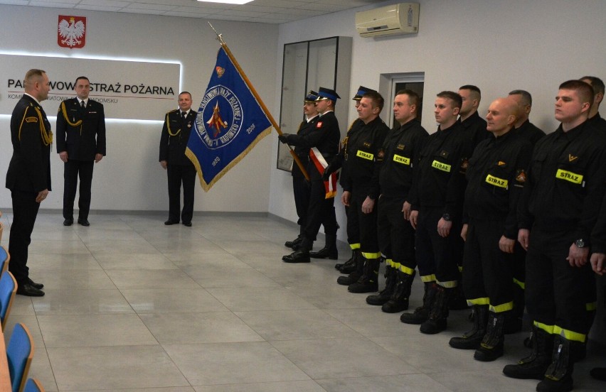 Uroczyste pożegnanie strażaka-emeryta w Komendzie Powiatowej Państwowej Straży Pożarnej w Radomsku
