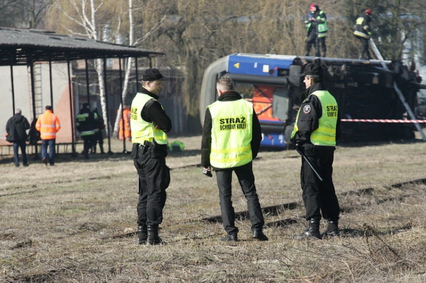 Katastrofa kolejowa w Legnicy (ZDJĘCIA)