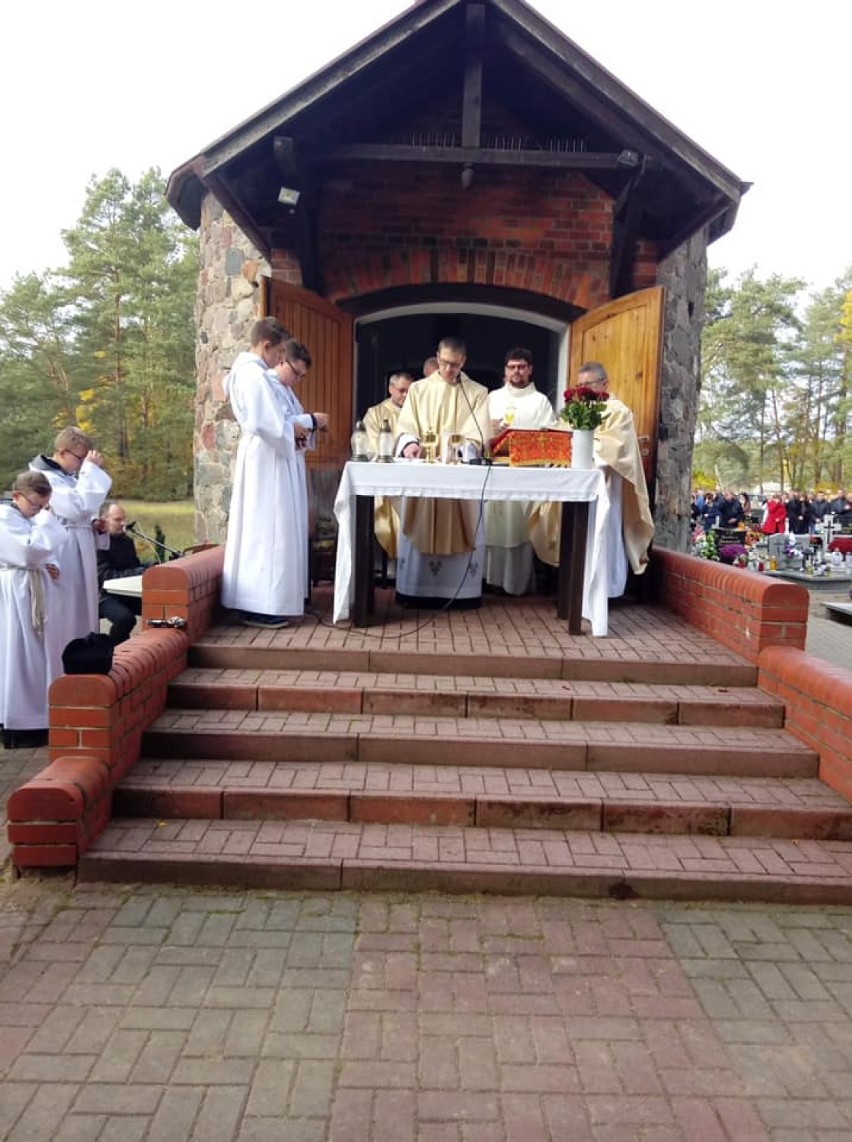 Dziś dzień Wszystkich Świętych. Zobaczcie zdjęcia z cmentarza parafialnego w Kiszewie