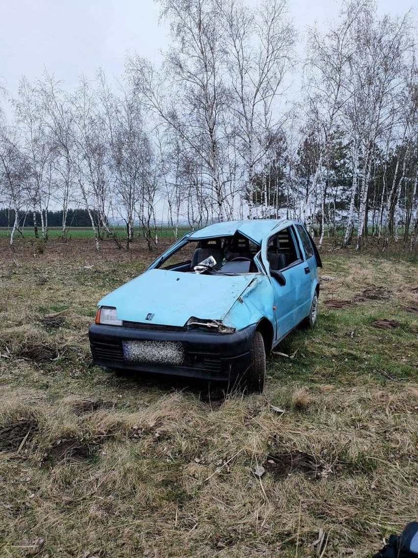 16-latek kierował cinquecento i wylądował w rowie