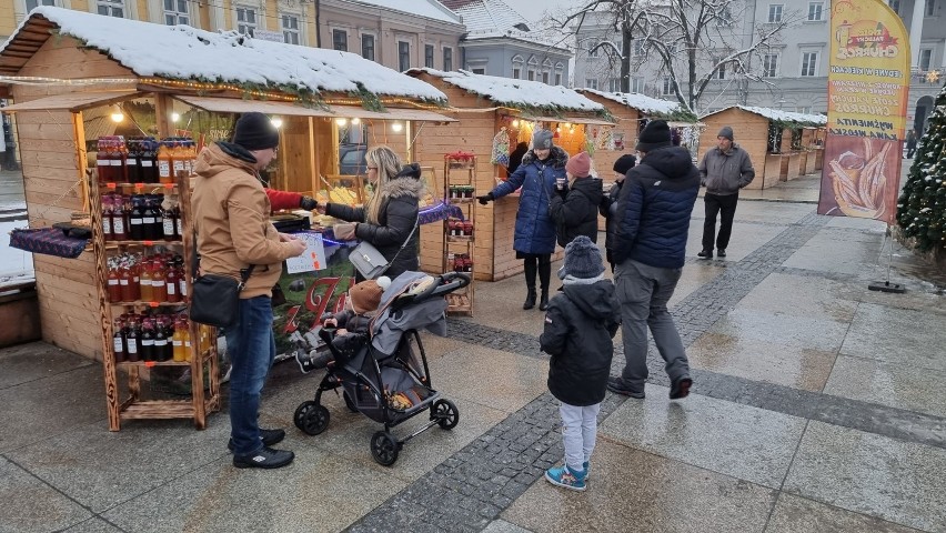 Ostatni weekend na Jarmarku Bożonarodzeniowym na Rynku w Kielcach. Atrakcji nie zabraknie