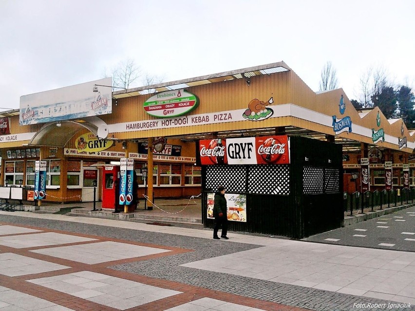 Słodkie Centrum znika z promenady. Czy to kultowe miejsce podzieli losy baru Gryf? Zobacz zdjęcia z kiedyś i dziś. Tak się zmienia miasto.