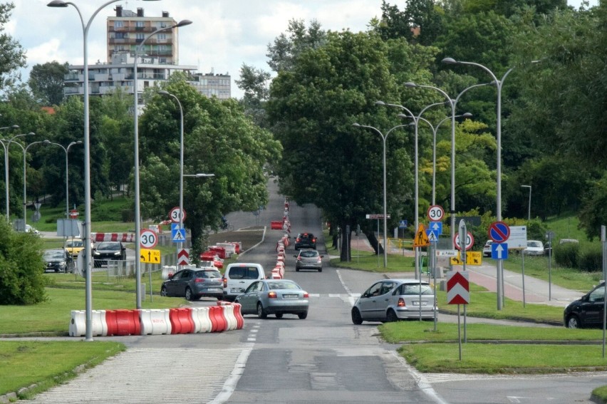 Na ulicy Krakowskiej w Kielcach nie udało się przywrócić ruchu dwukierunkowego. Pogoda pokrzyżowała plany drogowców   