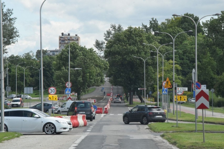 Na ulicy Krakowskiej w Kielcach nie udało się przywrócić ruchu dwukierunkowego. Pogoda pokrzyżowała plany drogowców   