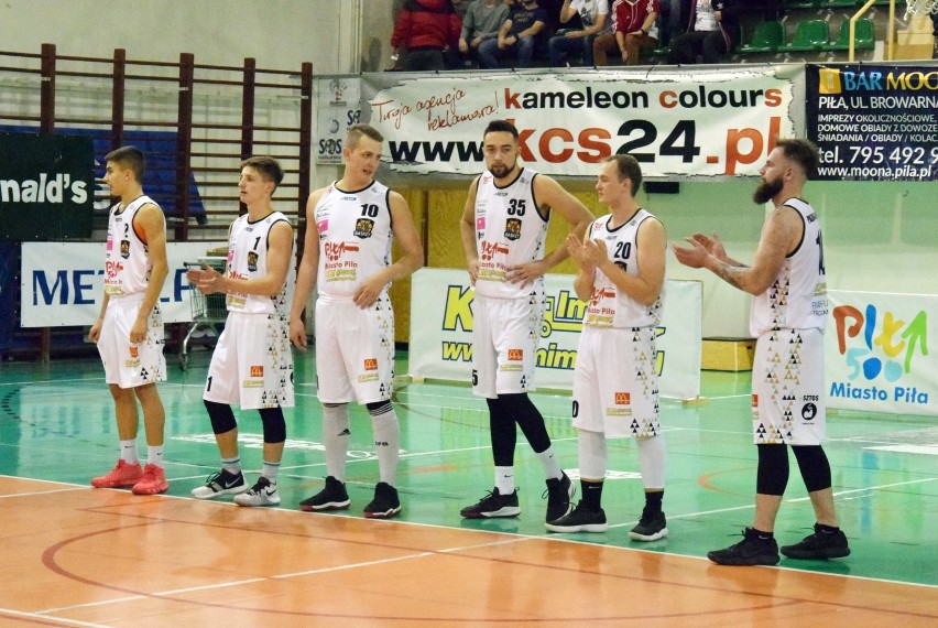 III liga koszykówki: Basket Piła odniósł kolejne zwycięstwo na swoim parkiecie. Tym razem pilanie pokonali Pyrę Poznań. Zobaczcie zdjęcia