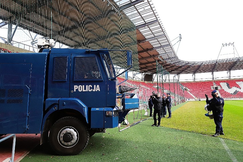 Policja na stadionie, gdzie gra Widzew