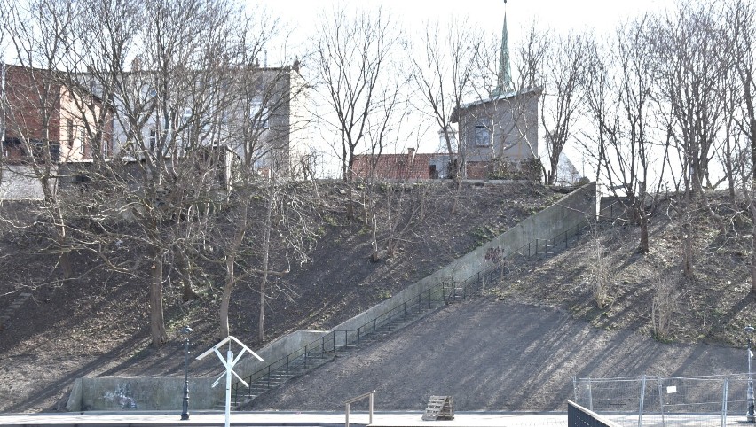 Malbork. Otoczenie bulwaru nad Nogatem wkrótce się zmieni. Teren za urzędem, skwer ks. Sawickiego i schody będą wyglądały jak nowe