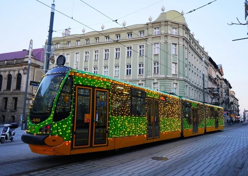 Świąteczną Bimbę na ulicach Poznania można było zobaczyć w...