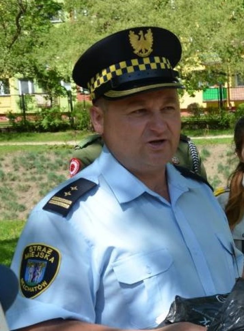 Komendant Straży Miejskiej w Bełchatowie: Paralizator w ręku strażnika budzi respekt u agresora...