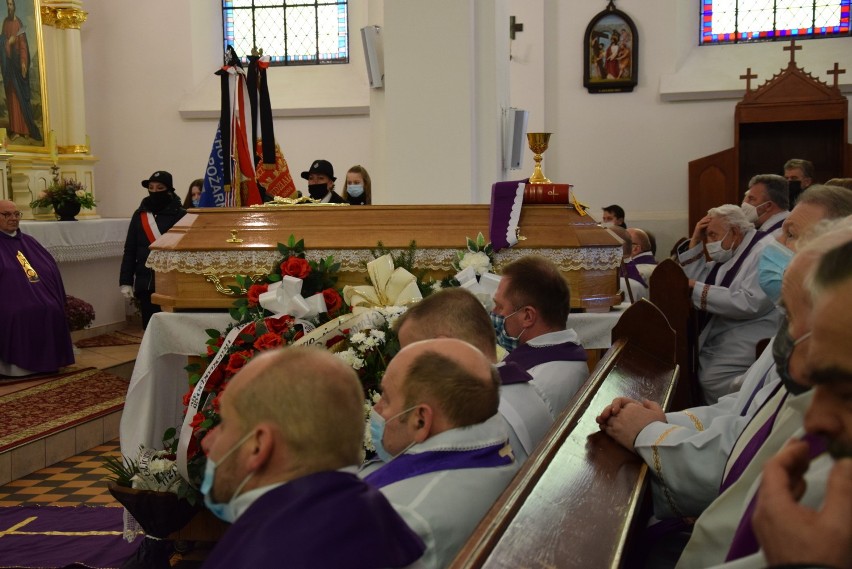 Pogrzeb ks. Wacława Dudziuka. Tłumy pożegnały proboszcza parafii w Szudziałowie
