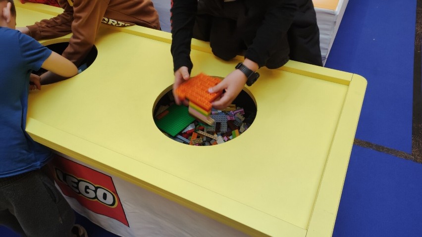 Do wieczora w sobotę 5 listopada trwa zabawa z Lego w CH...