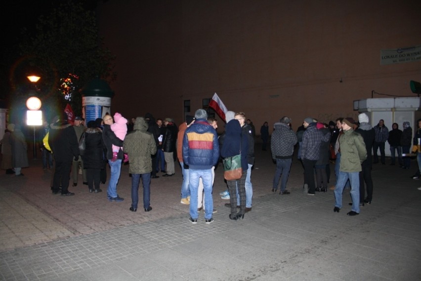 Marsz na Piotrkowskiej. Protestujący chcą powtórzenia wyborów [ZDJĘCIA]