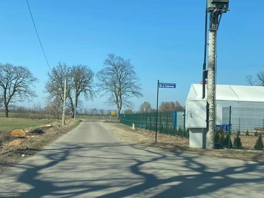 Ulica Łokietka w Trutnowach przejdzie remont. Wójt gminy Cedry Wielkie podpisał umowę z wykonawcą