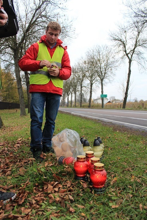 Członkowie Automobilklubu Chełmskiego rozstawili w sumie 120...