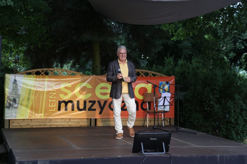 Scena letnia Wolsztyńskiego Domu Kultury rozbrzmiewała dziś szlagierami Krzysztofa Krawczyka ale i nie tylko.
