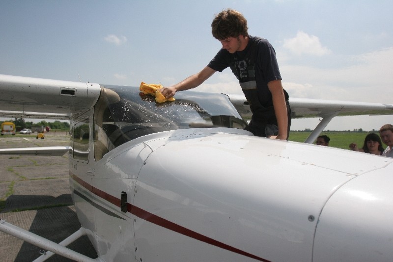 Zespół Szkół Samochodowych w Gliwicach zakupił samolot Wilga do zajęć praktycznych dla uczniów