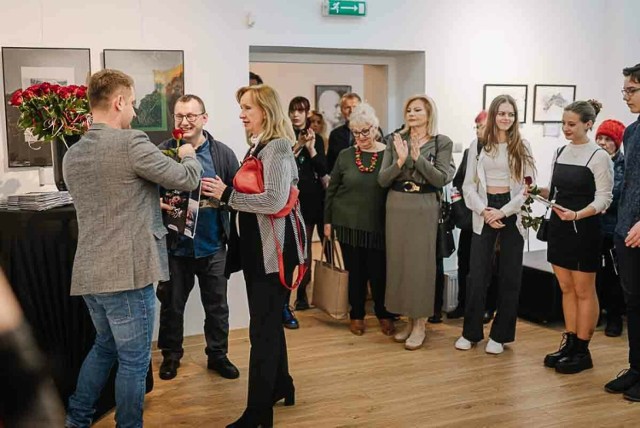 Wystawa Pasje 2024 w Salonie Wystaw Artystycznych. 30 kobiet pokazało swoje prace.