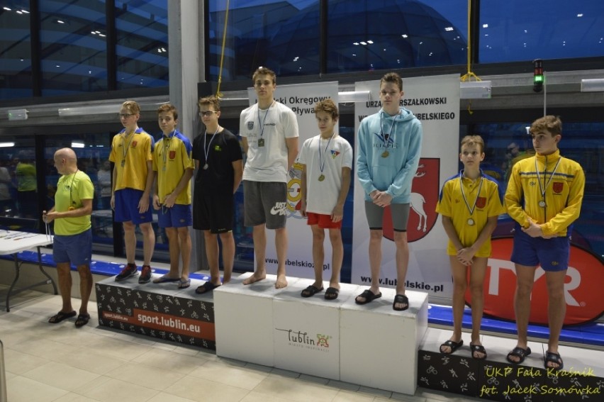 Fala Kraśnik z kolejnymi medalami. Zimowe Mistrzostwa Województwa Lubelskiego w Pływaniu (ZDJĘCIA)