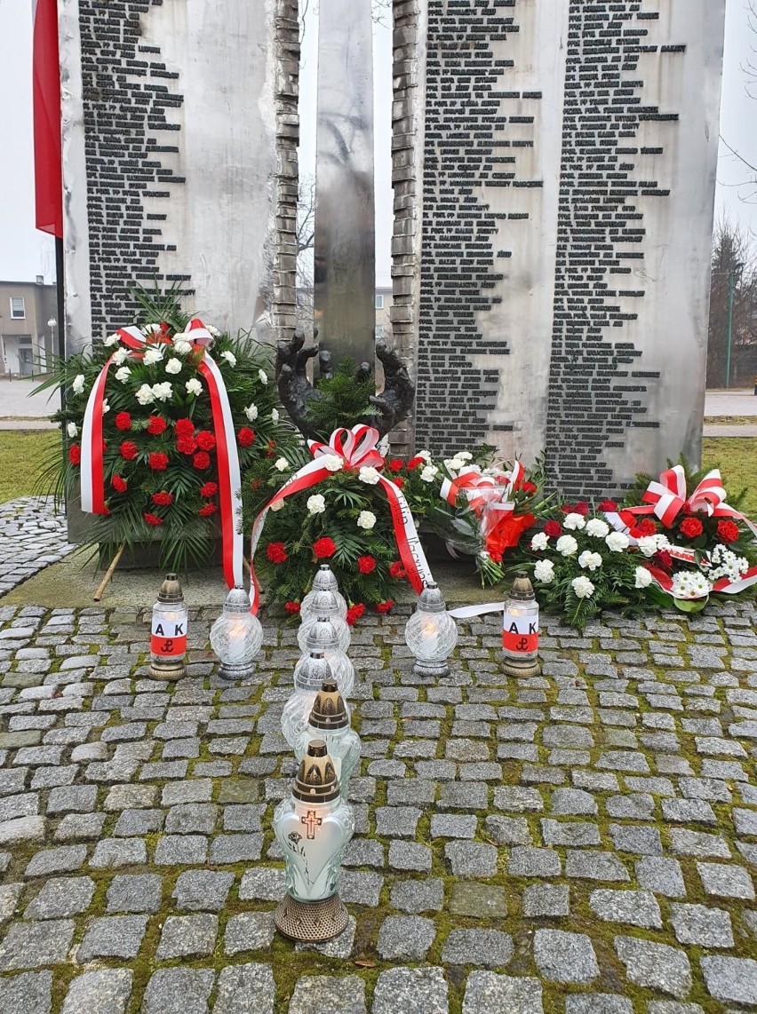 Poseł Filip Kaczyński złożył na cmentarzu parafialnym w...
