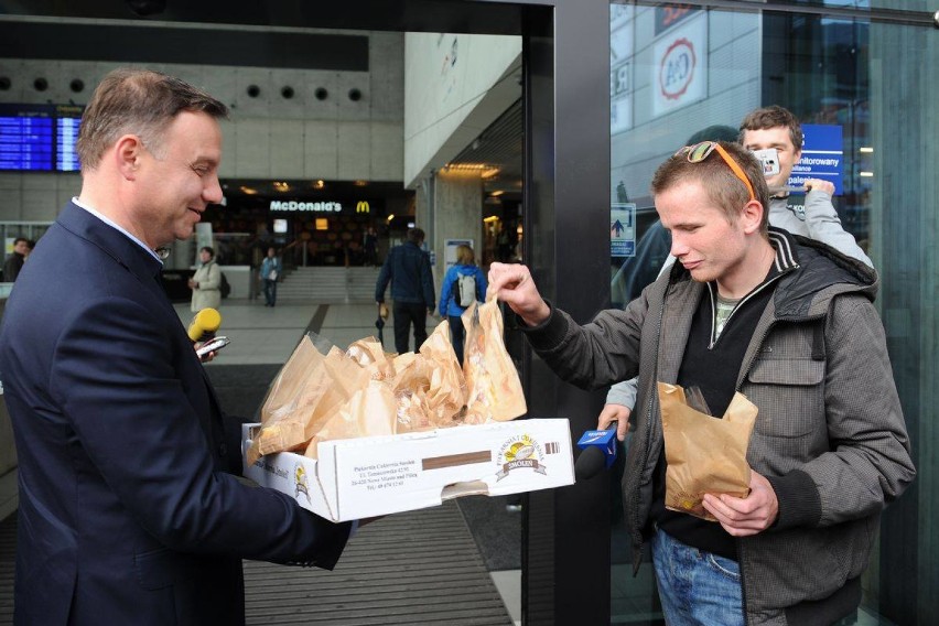 Andrzej Duda w Katowicach na dworcu PKP [ZDJĘCIA]