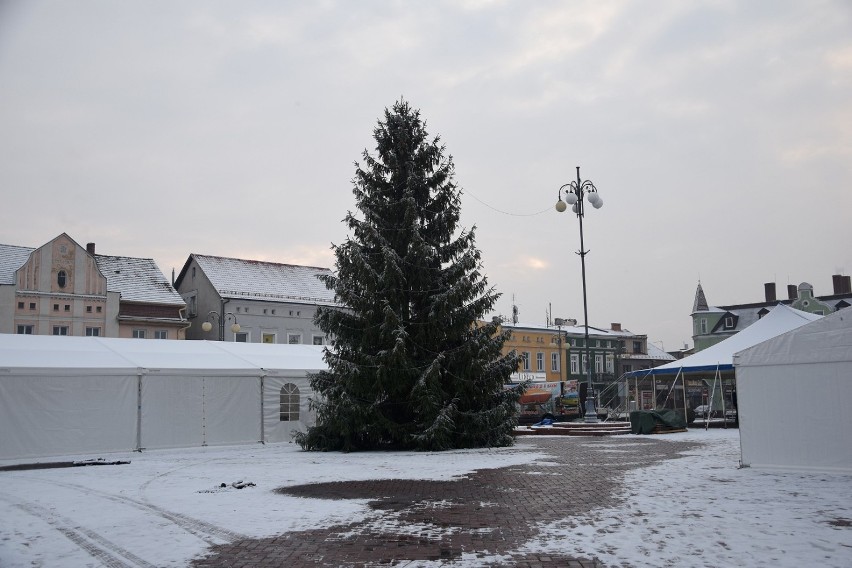 W Chodzieży zrobiło się biało. Jak się Wam podoba oprószone śniegiem miasto? (FOTO)