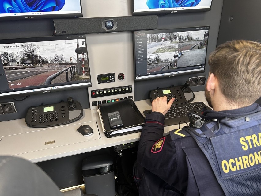 Policjanci z szamotulskiej drogówki i funkcjonariusze Służby Ochrony Kolei zadbali o bezpieczeństwo na przejazdach kolejowych