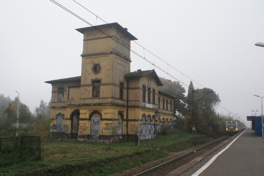 Dworzec w Gołonogu niszczeje od ośmiu lat