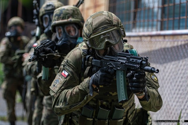 Piknik militarny w Będzinie będzie okazją do obejrzenia z bliska wojskowego wyposażenie a nawet wstąpienia w szeregi armii

Zobacz kolejne zdjęcia/plansze. Przesuwaj zdjęcia w prawo - naciśnij strzałkę lub przycisk NASTĘPNE