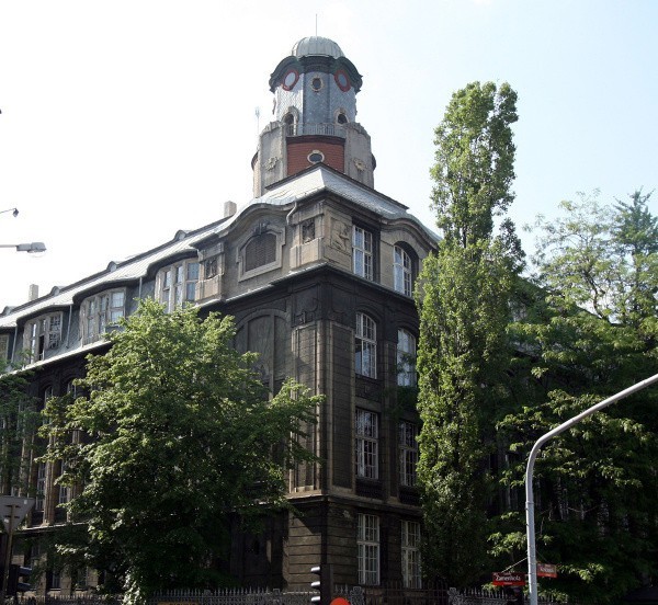 Cena wywoławcza budynku filologii, zabytku z charakterystyczną wieżyczką to 30 mln zł.